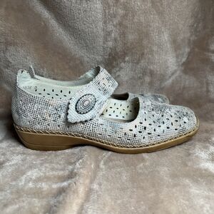 Women's Comfort Mary Jane Lace Casual Shoe - Light Gray